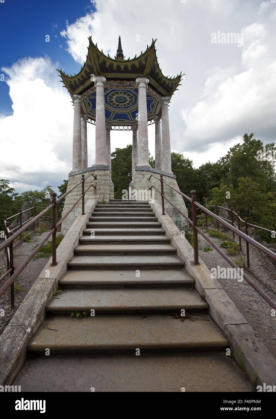 Chinese style gate hi-res stock photography and images - Alamy