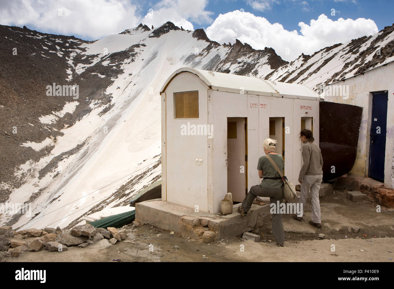 India, Jammu & Kashmir, Ladakh, Leh, Khardung La Pass top, tourists entering toilets at 18,000 feet Stock Photo
