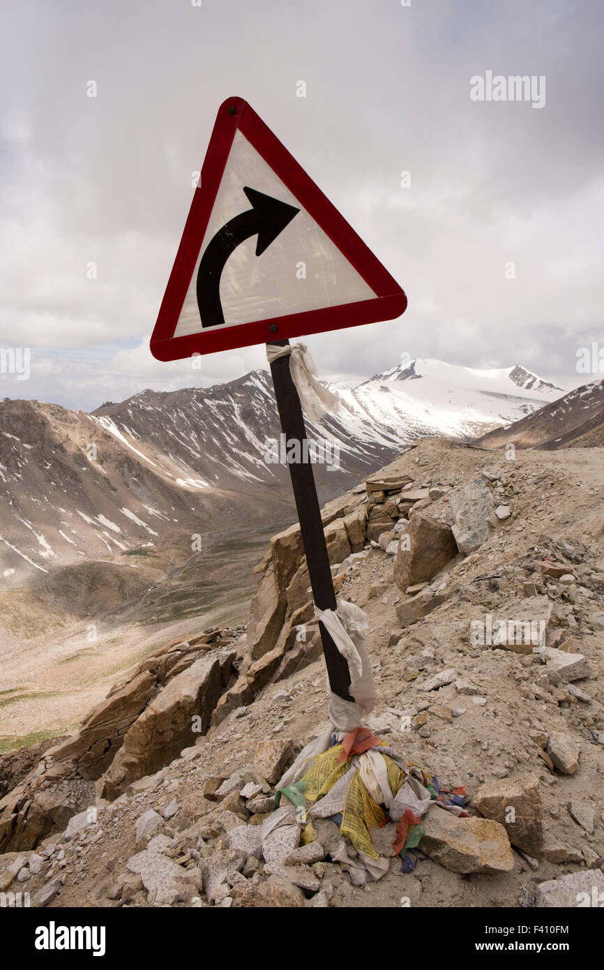 India, Jammu & Kashmir, Ladakh, Leh, Khardung La, bend warning sign on world’s highest motorable road Stock Photo