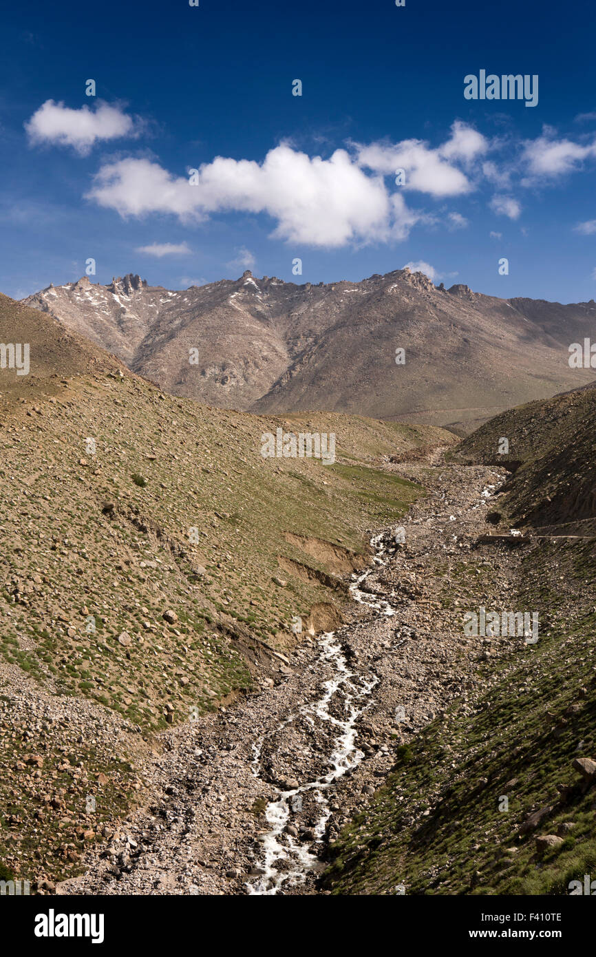 India, Jammu & Kashmir, Ladakh, Leh, meltwater stream in Ladakh range mountains at Khardung La pass Stock Photo