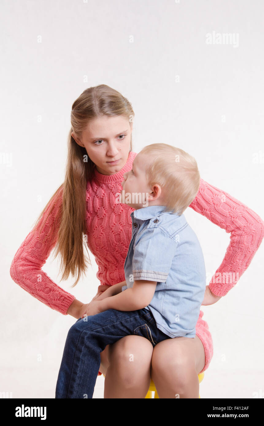 https://c8.alamy.com/comp/F412AF/young-mother-is-angry-at-three-year-old-bo-F412AF.jpg
