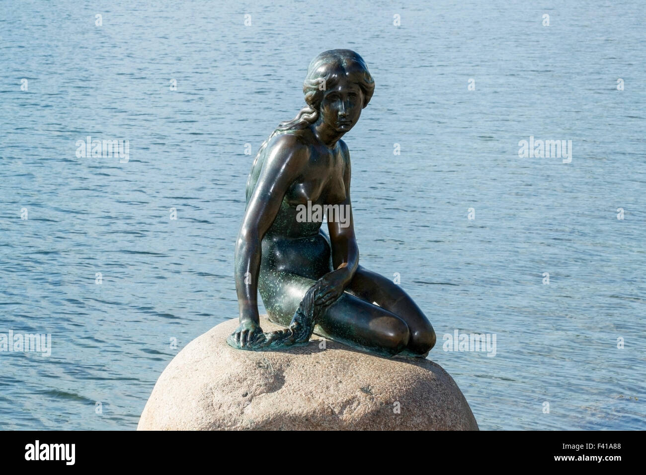 the-little-mermaid-sculpture-copenhagen-denmark-europe-stock-photo