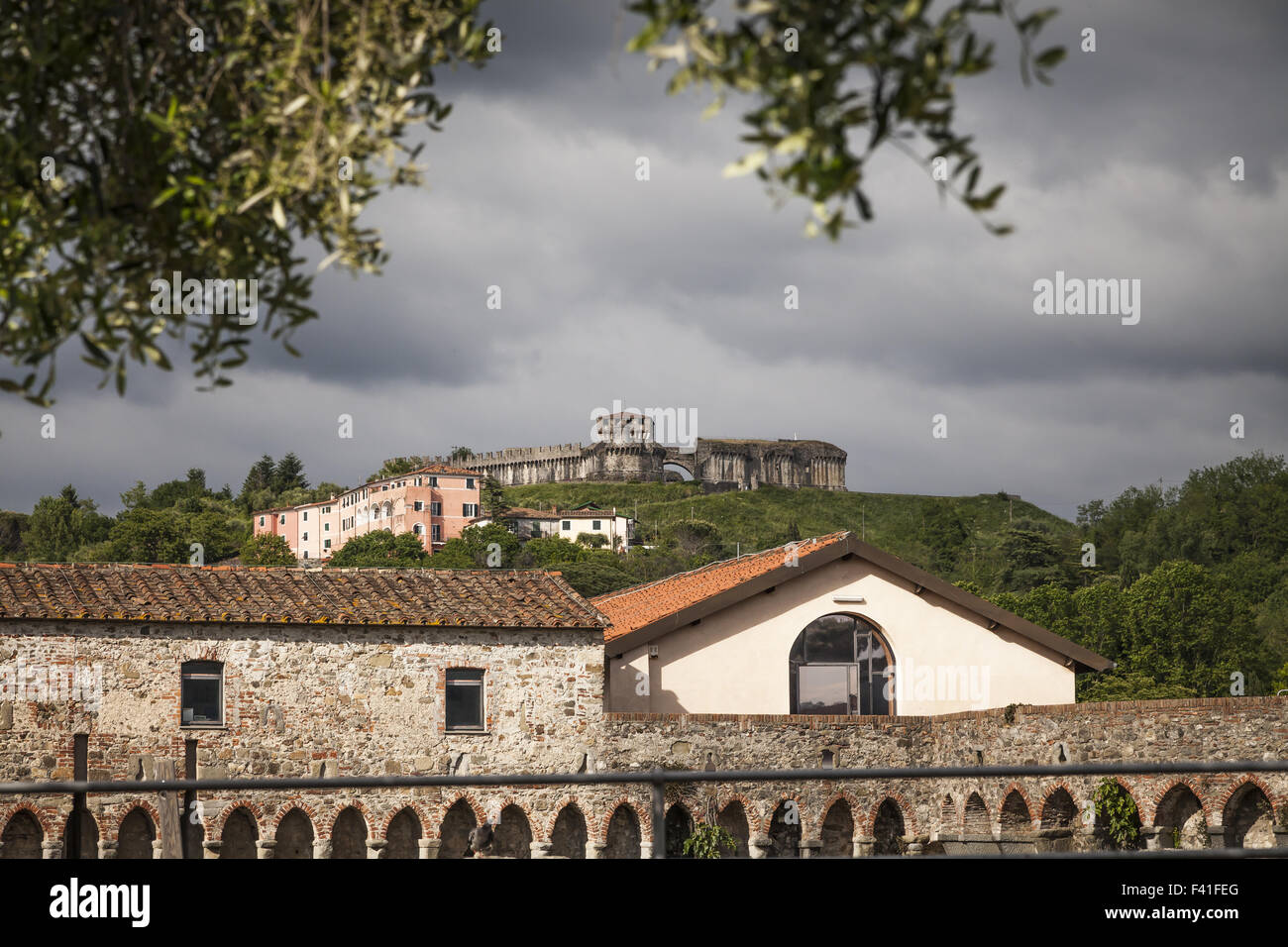 Dunkle festung hi-res stock photography and images - Alamy