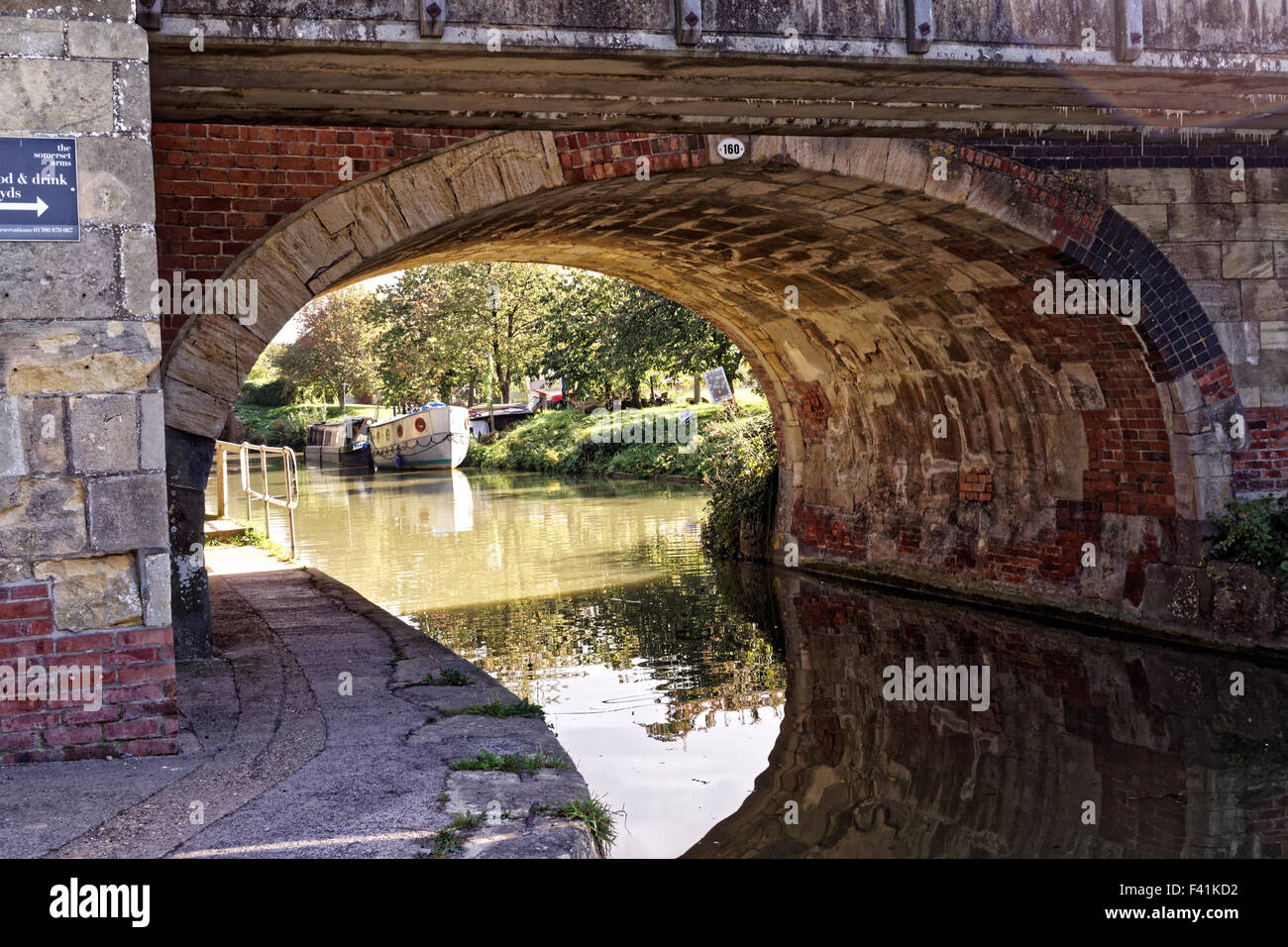 bridge over Kennet & Avon canal Stock Photo