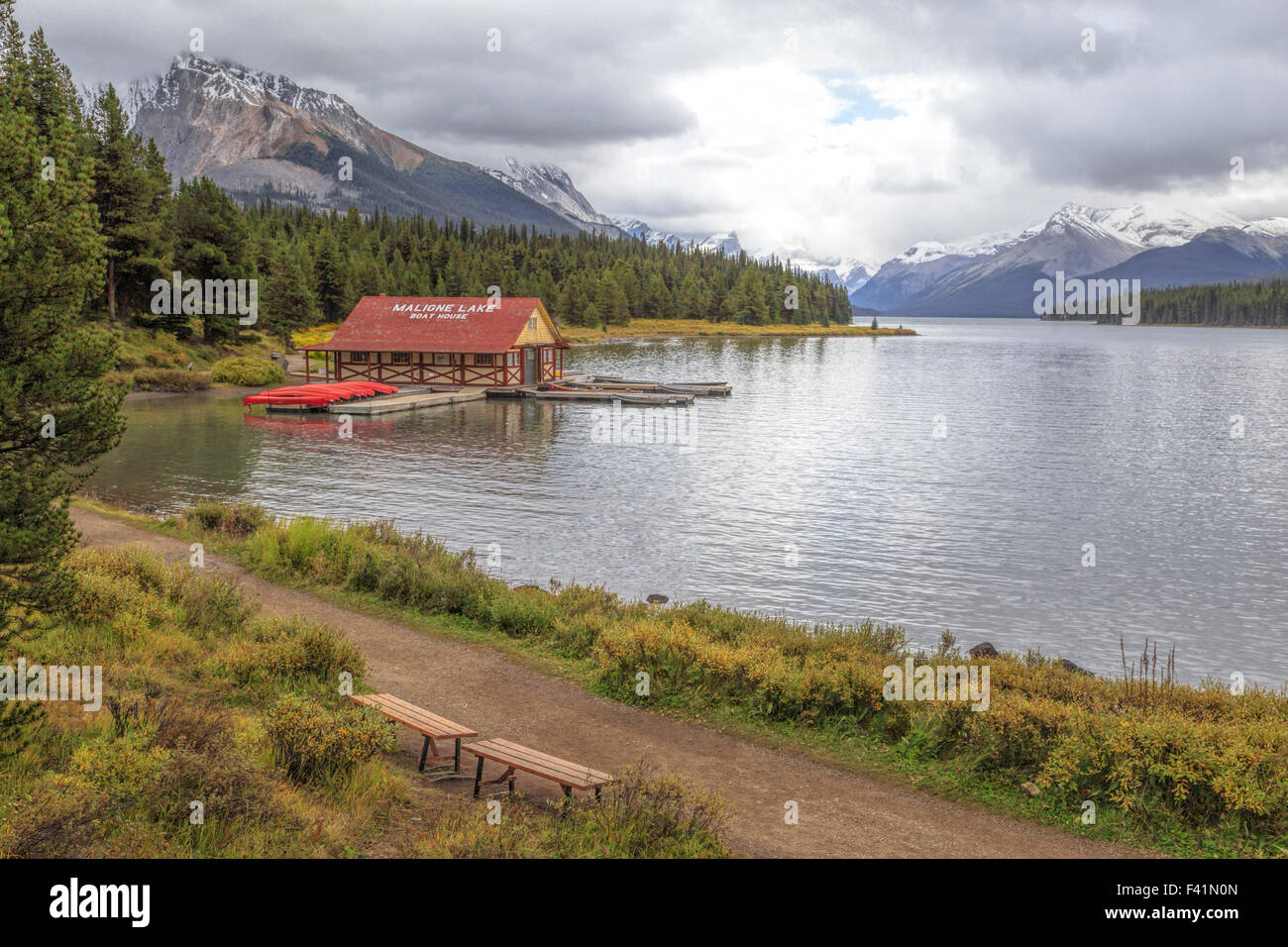 View on Maligne Lake and the boathouse with its red roof in Jasper National Park, Rocky Mountains, Alberta, Canada. Stock Photo