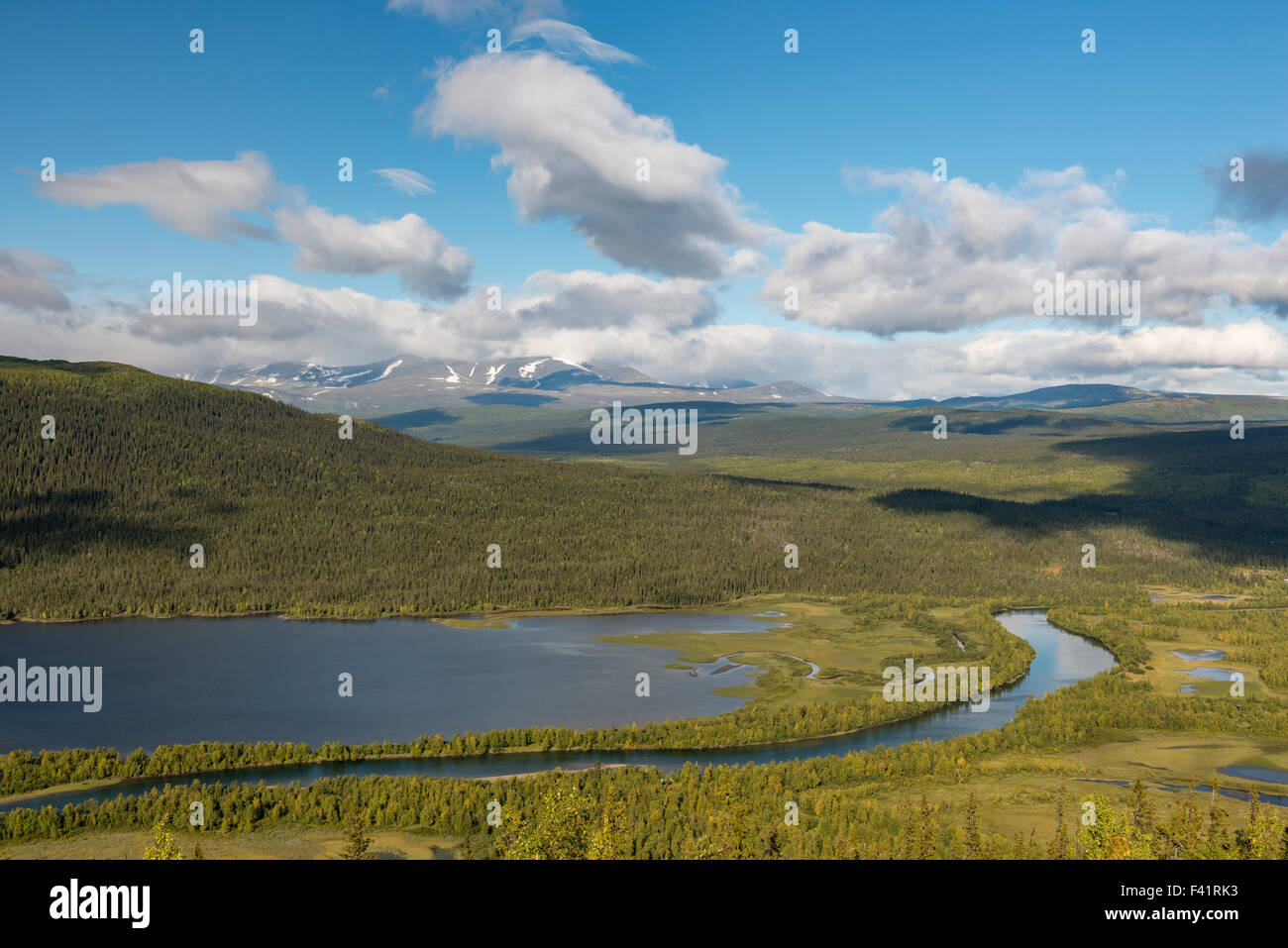 View of river and mountains belonging to Tarraätno Sarek National Parks, Kvikkjokk, Laponia, Norrbotten, Lapland, Sweden Stock Photo