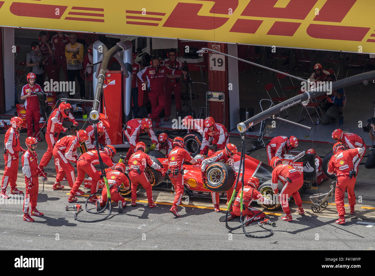 Changing tires, Team Ferrari Formula 1, car racing, Barcelona, Spain Stock Photo