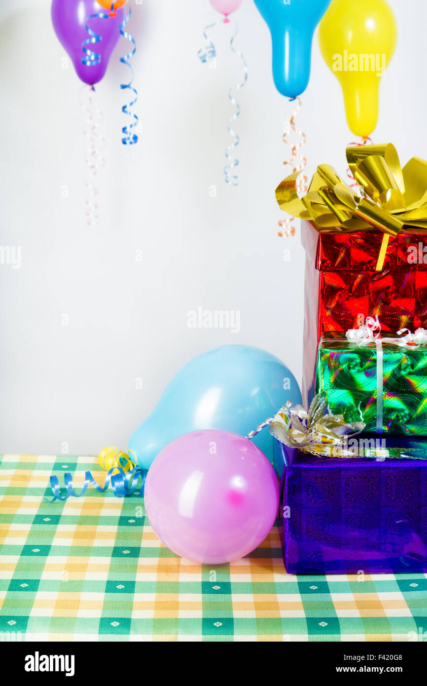 Birthday balloons gifts hi-res stock photography and images - Alamy