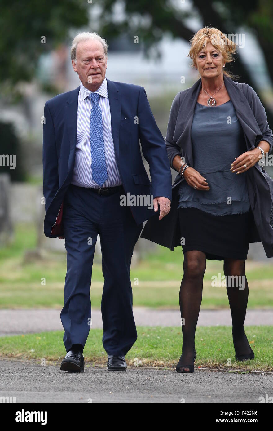 Dennis Waterman And Pam Flint High Resolution Stock Photography And Images Alamy https www alamy com stock photo the funeral of george cole at reading crematorium featuring dennis 88556530 html