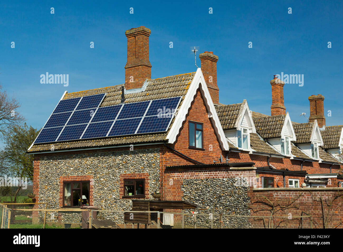 Domestic solar panels uk hires stock photography and images Alamy