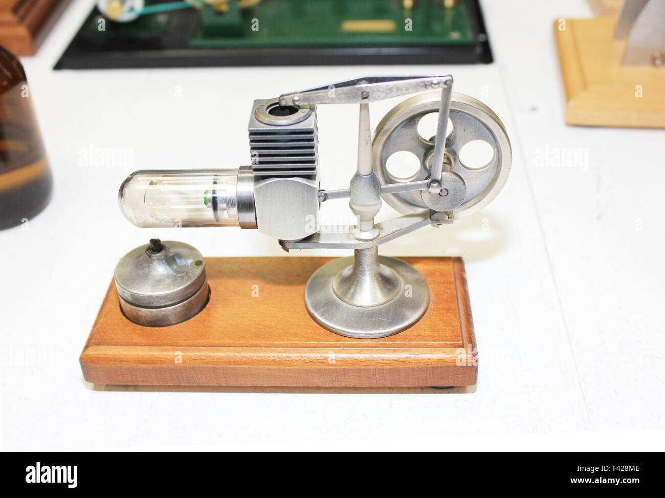 Engine piston cross section hi-res stock photography and images - Alamy