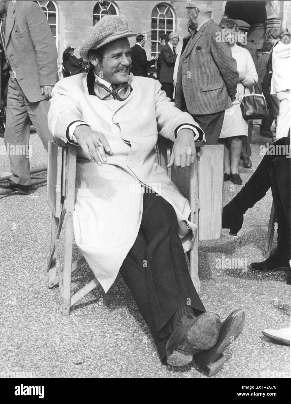 ROGER MOORE relaxes while filming  'Mission: Monte Carlo' in 1974. Photo Tony Gale Stock Photo