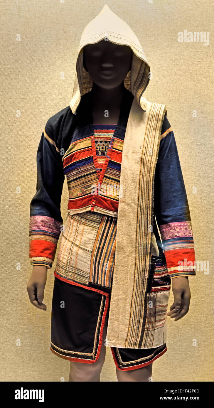 Chinese womans traditional dress hi-res stock photography and images ...