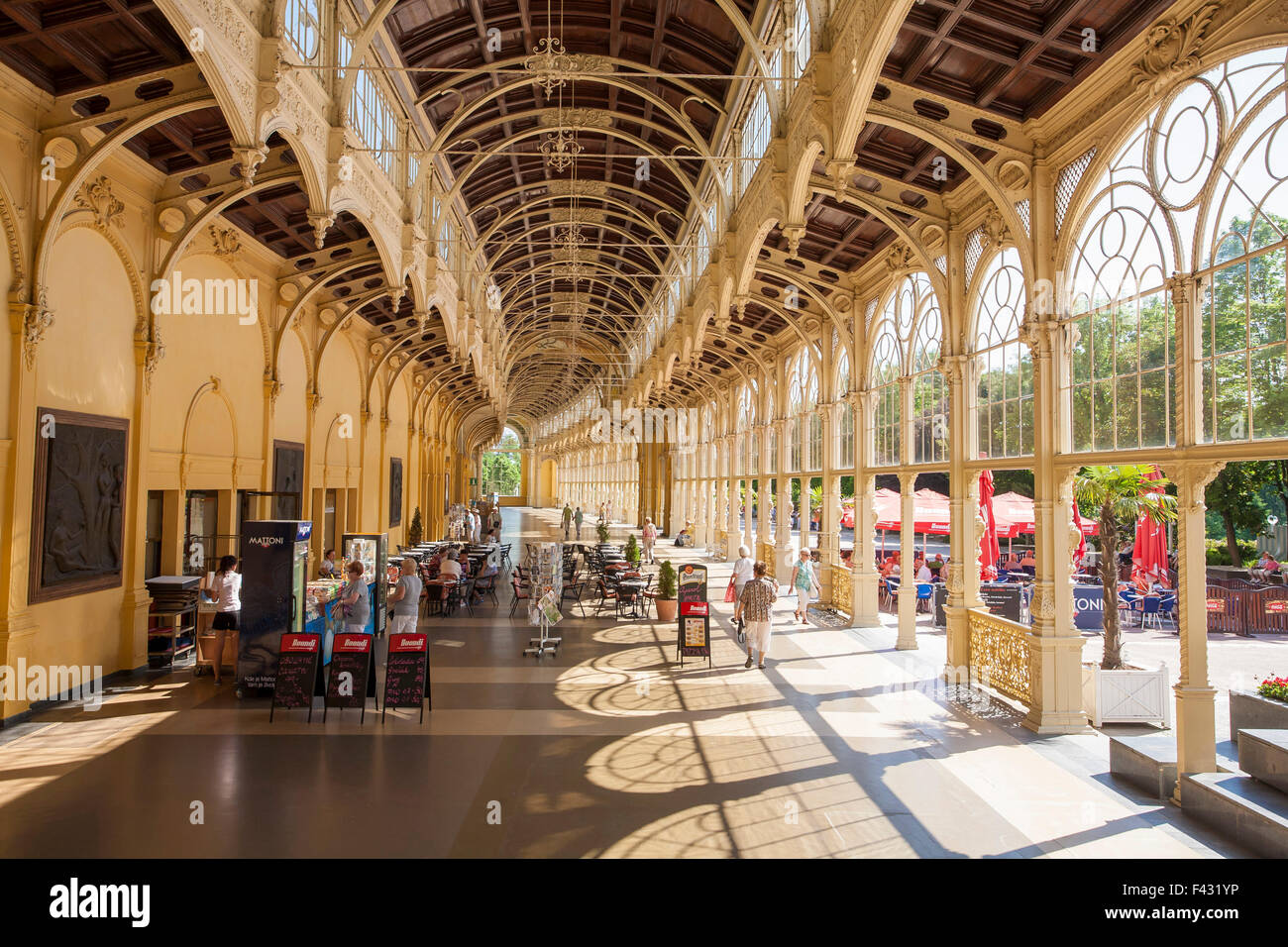 Spring colonnade hi-res stock photography and images - Alamy