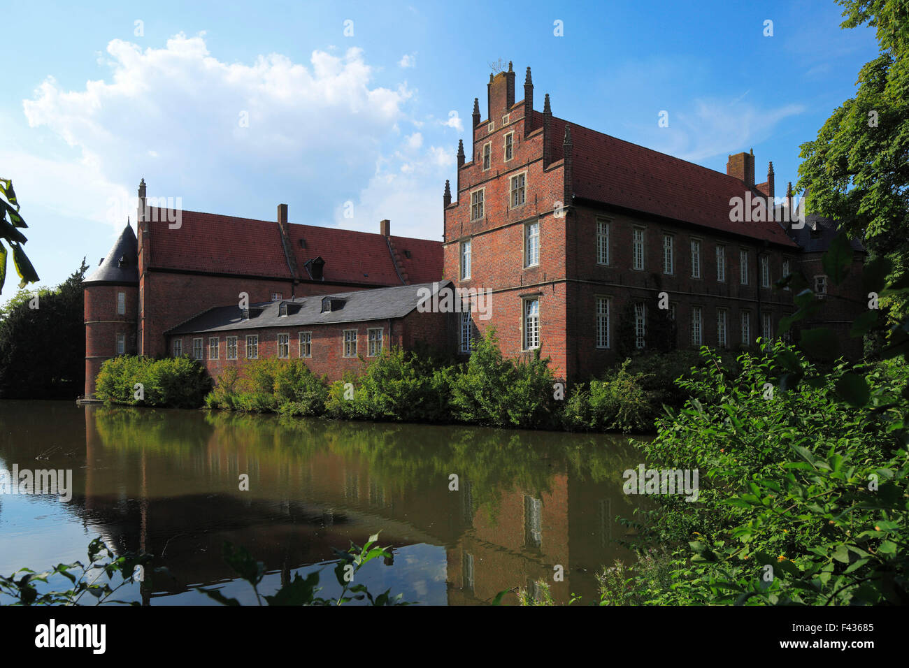 Wasserschloss Herten, Ruhrgebiet, Nordrhein-Westfalen, im Schloss befinden sich Abteilungen vom LWL-Landeskrankenhaus fuer Psychiatrie Stock Photo