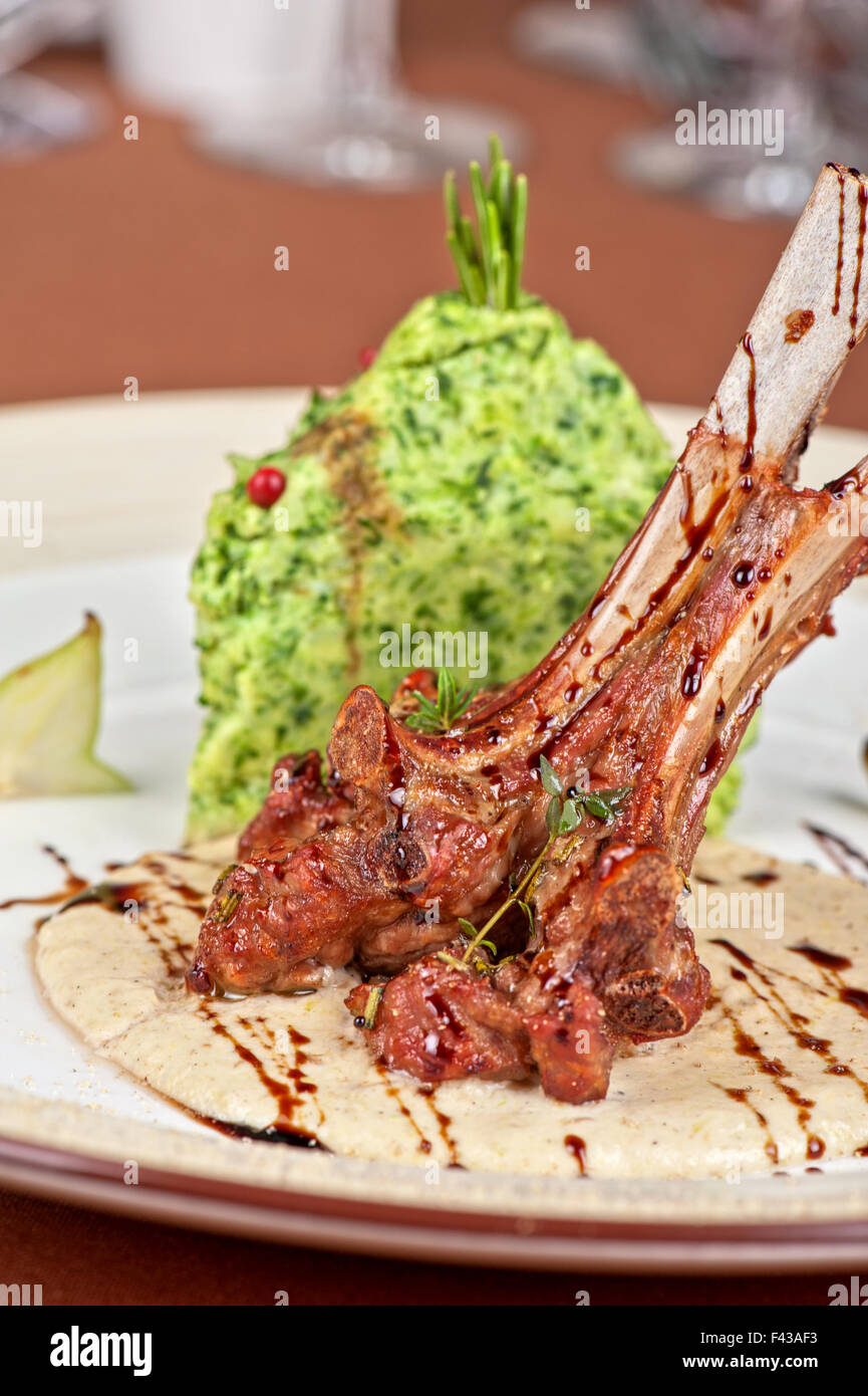 Canapes with roast beef hi-res stock photography and images - Alamy