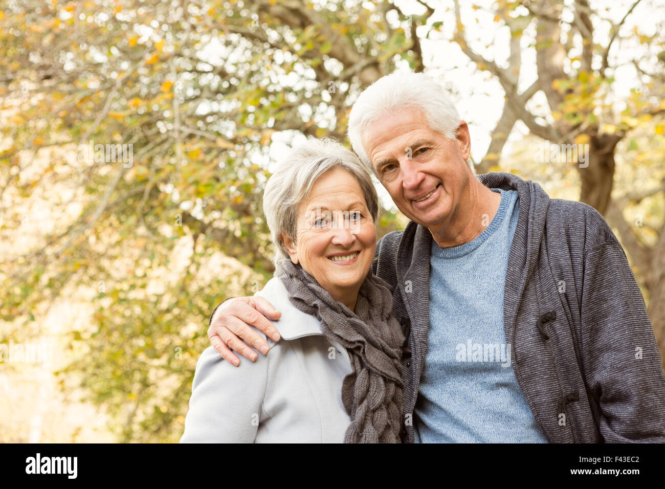 Senior couple in the park Stock Photo - Alamy