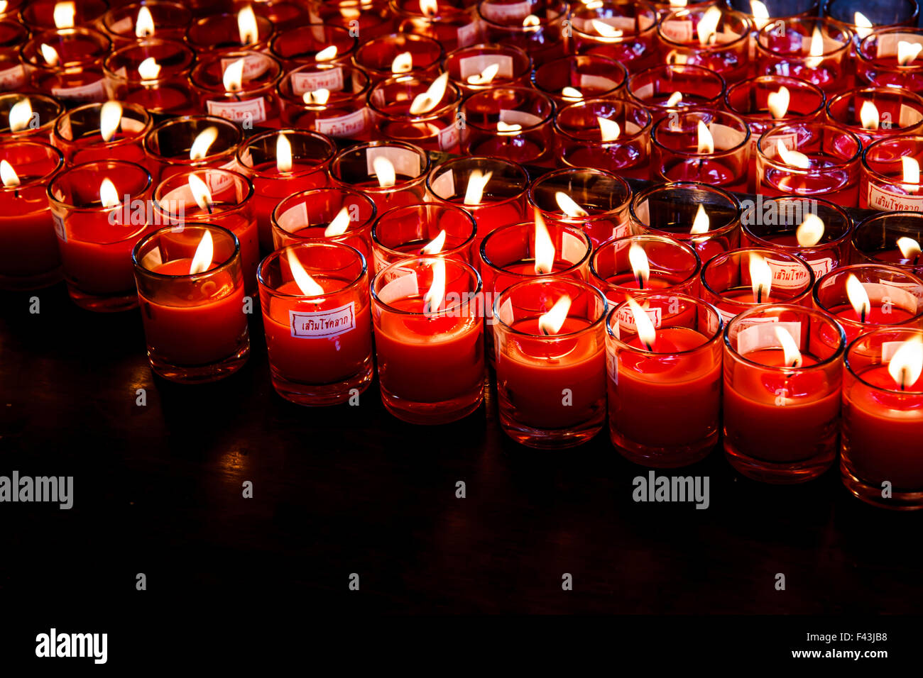 Massage room and candles hires stock photography and images Alamy