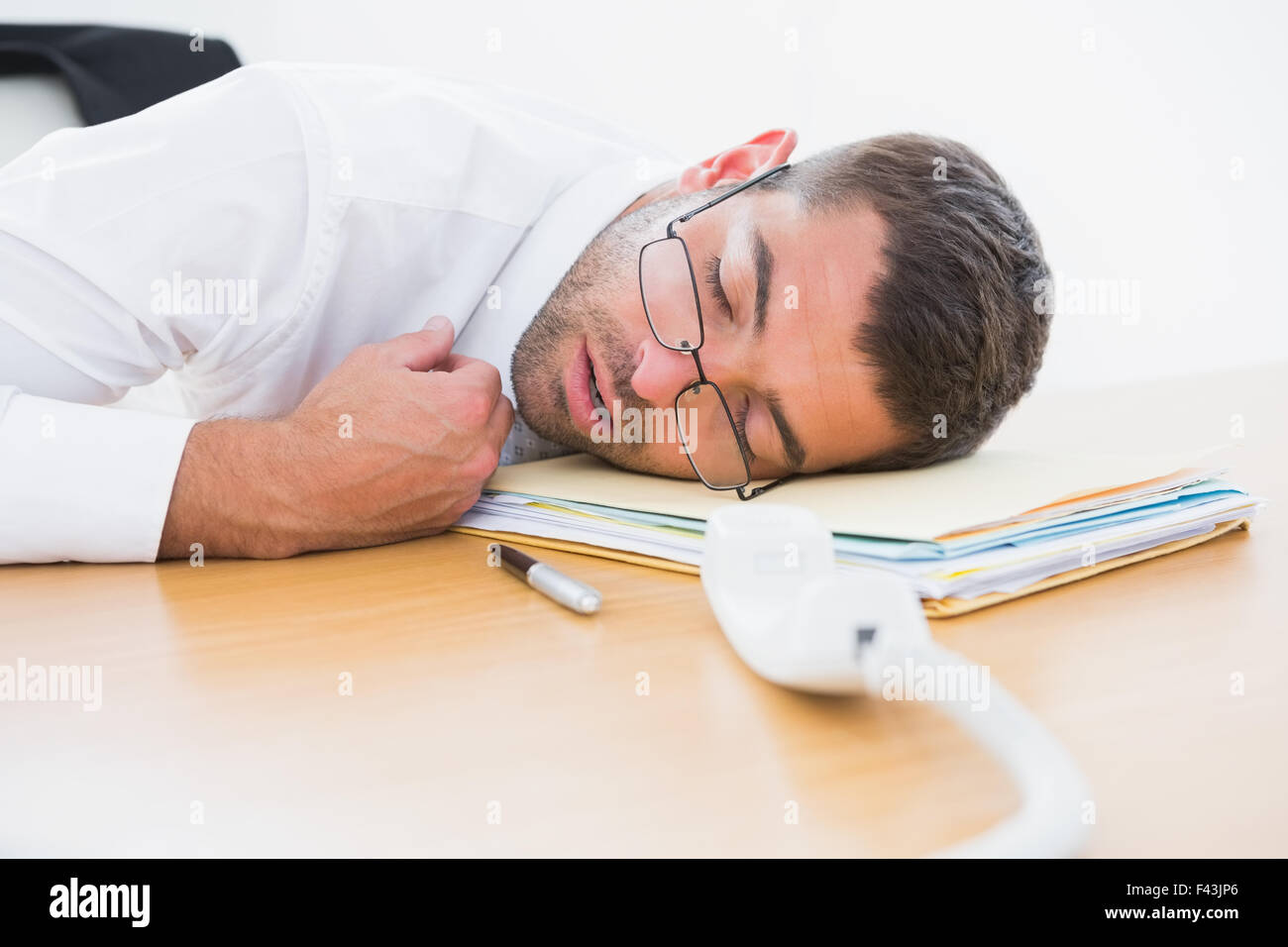 Exhausted businessman sleeping at his desk Stock Photo - Alamy