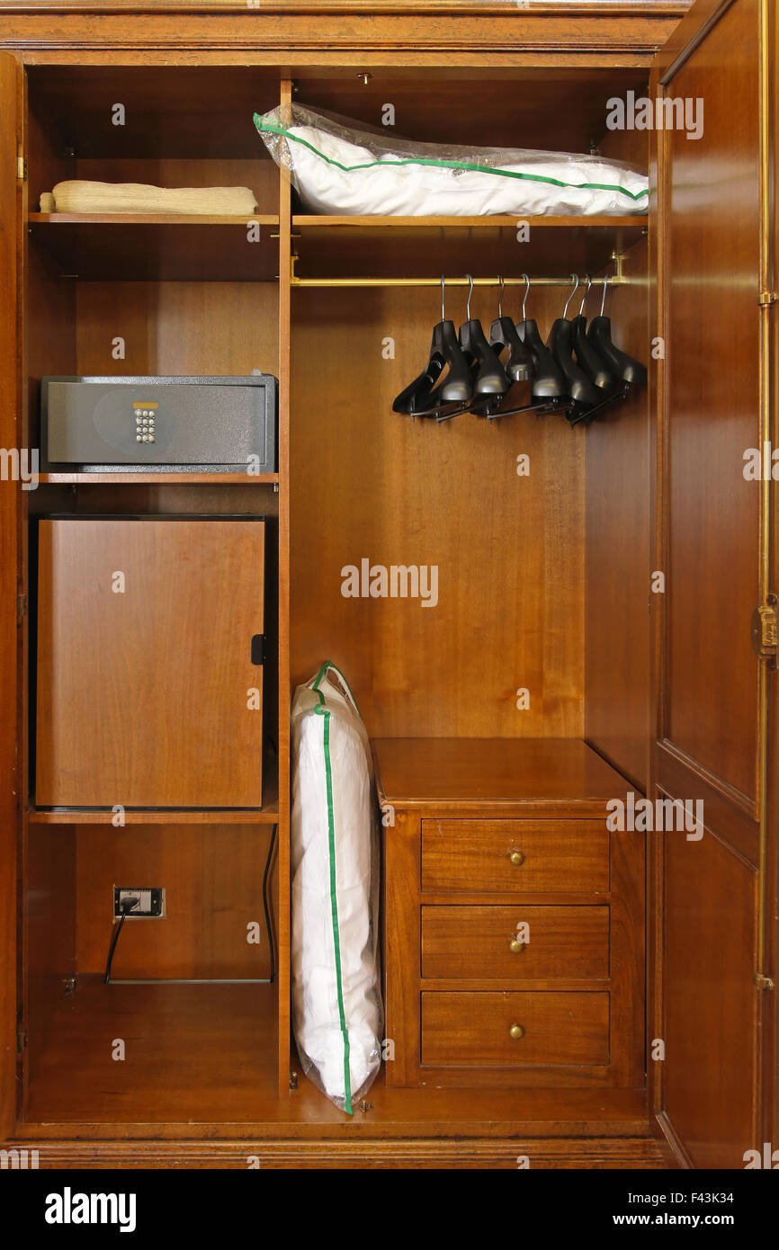 Locker hotel hires stock photography and images Alamy