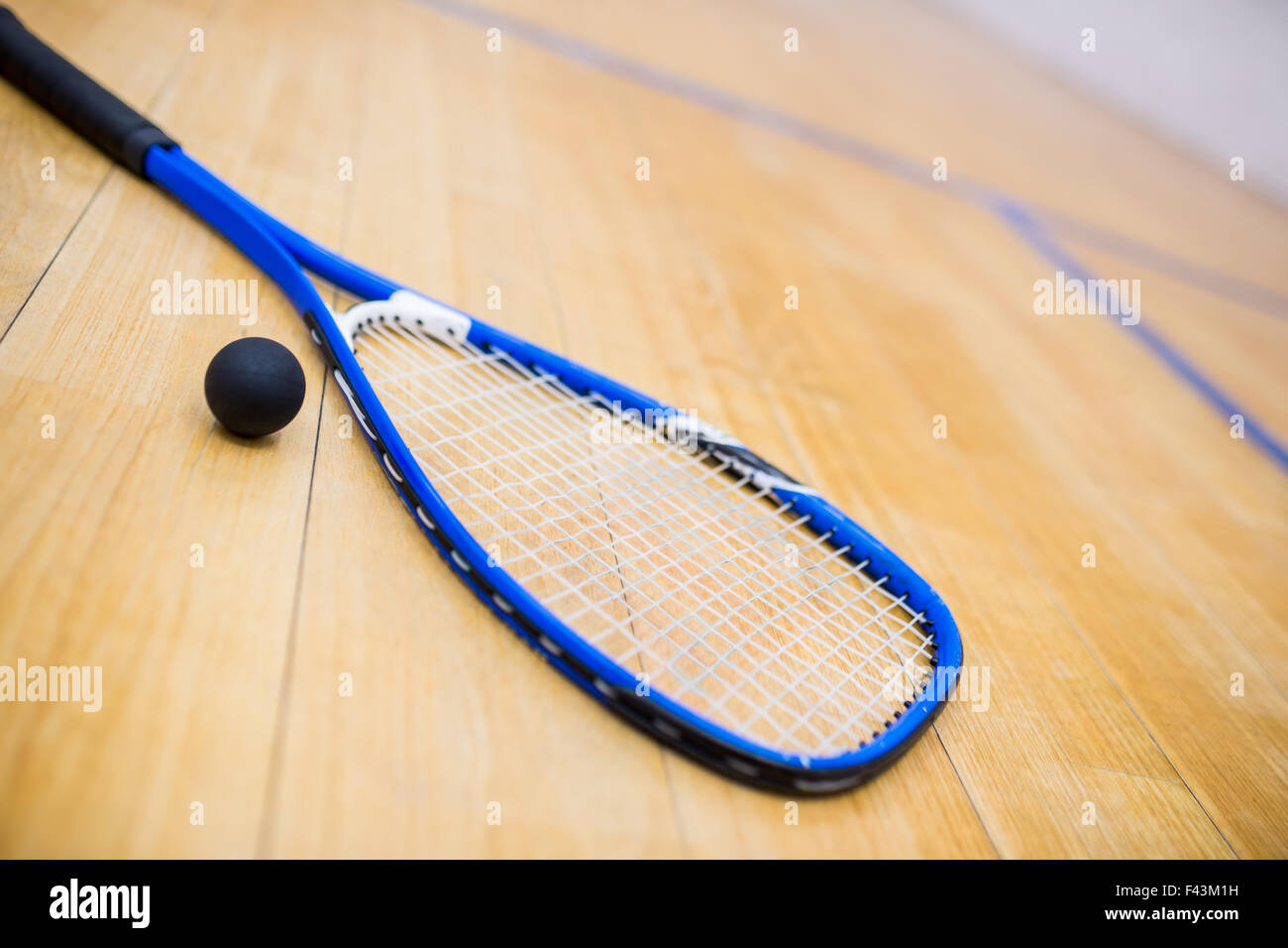 Squash ball and racket hires stock photography and images Alamy