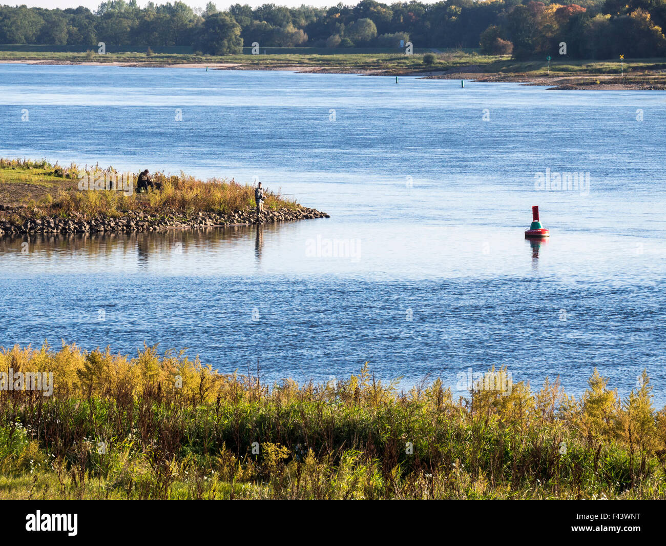 River Havel in front (here: Gnevsdorfer Vorfluter) flows into river Elbe, Elbe Cycle Route, between Wittenberg and Havelberg, Br Stock Photo