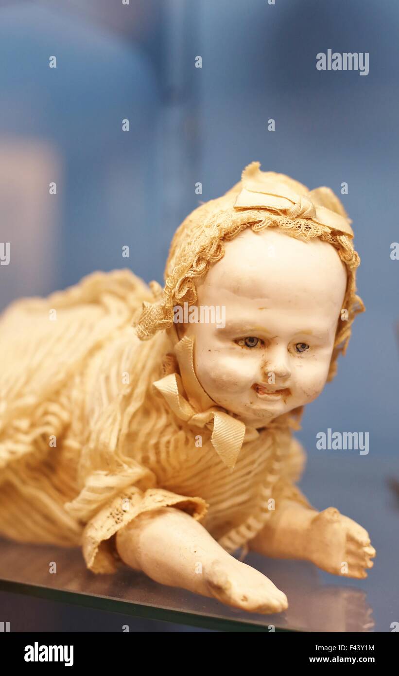 antique creepy dolls