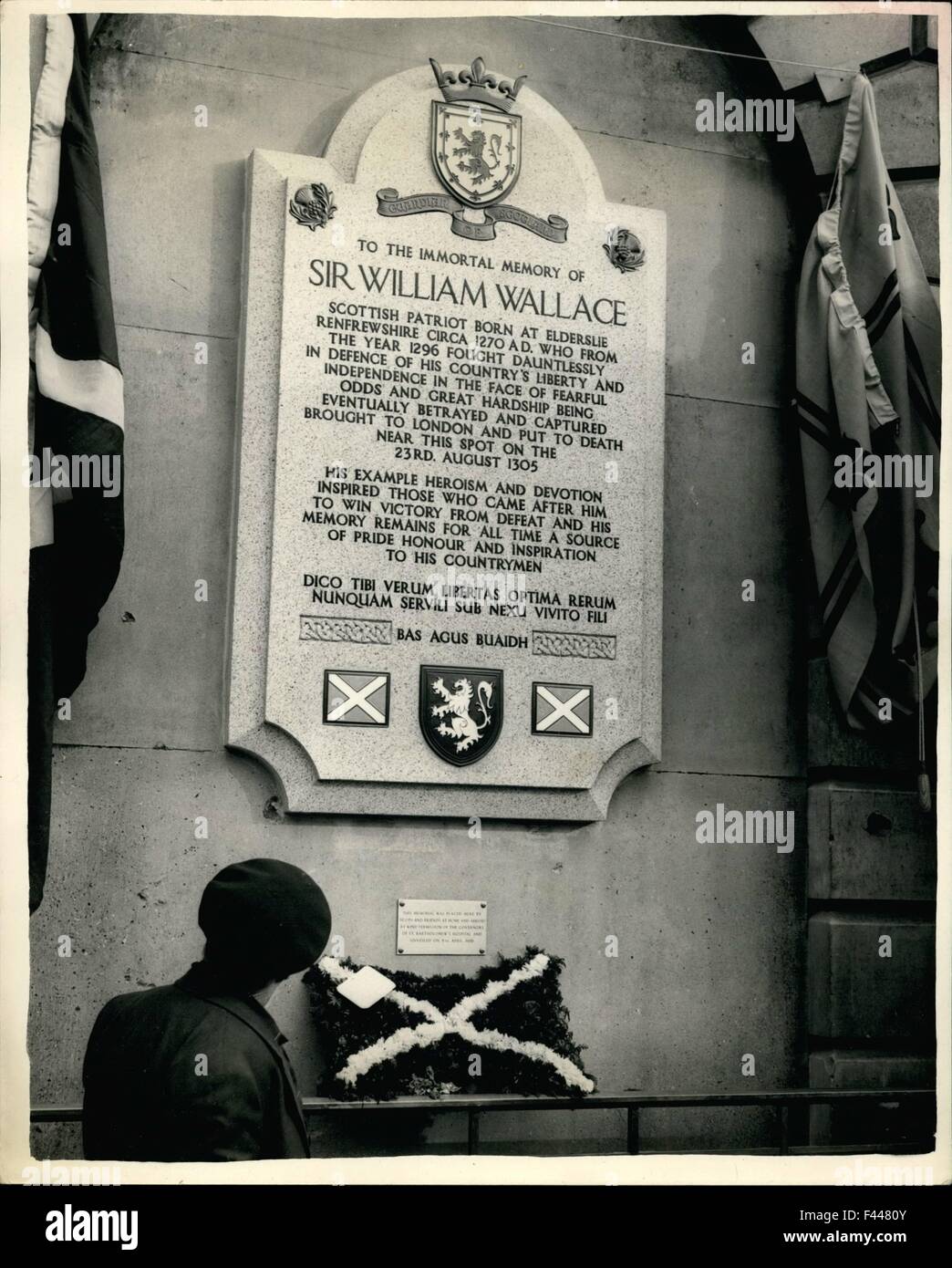 Feb. 24, 1959 - Unveiling Of Memorial Tablet To Sir William Wallace: A memorial tablet to Sir William Wallace the Scottish Patriot, was unveiled by the Countess of Dundee this afternoon. The tablet is set in a panel in the wall of St.Bartholomew's Hospital, near where he was executed 651 years ago. Photo Shows: View of the tablet after today's ceremony. © Keystone Pictures USA/ZUMAPRESS.com/Alamy Live News Stock Photo