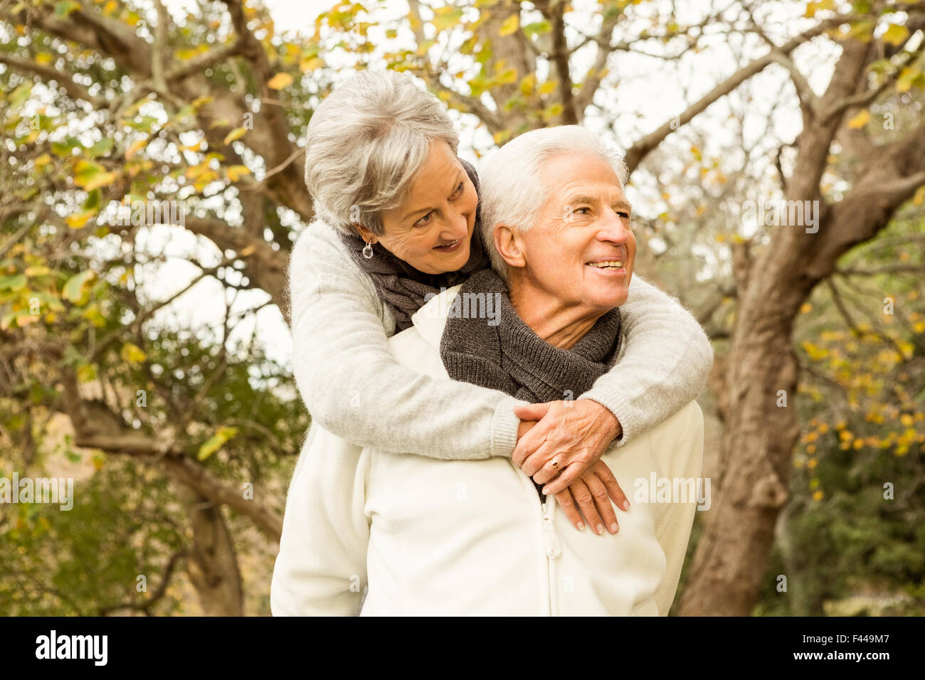 Senior couple in the park Stock Photo - Alamy