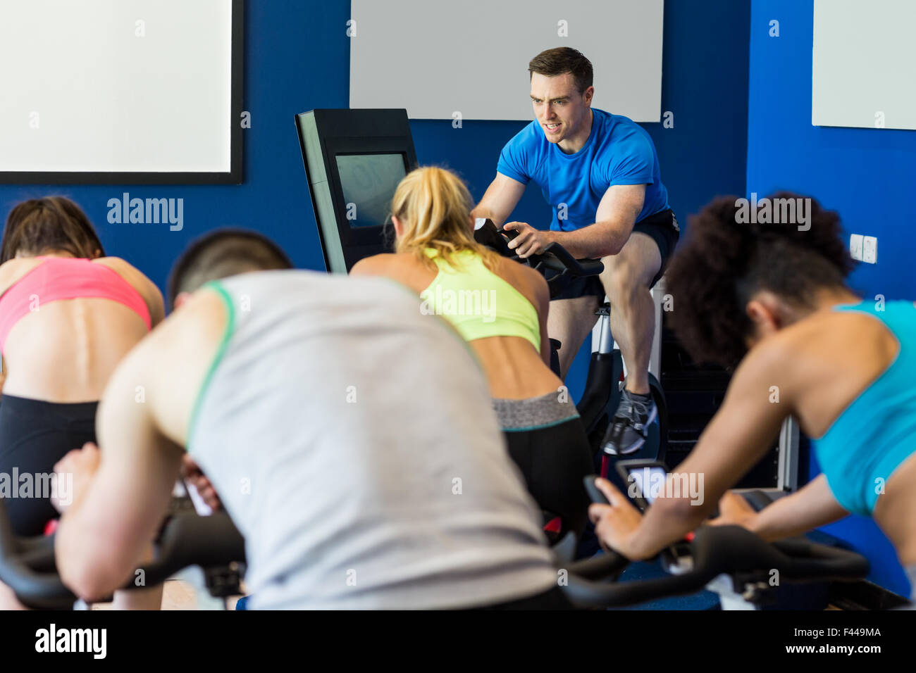Fit people in a spin class Stock Photo - Alamy