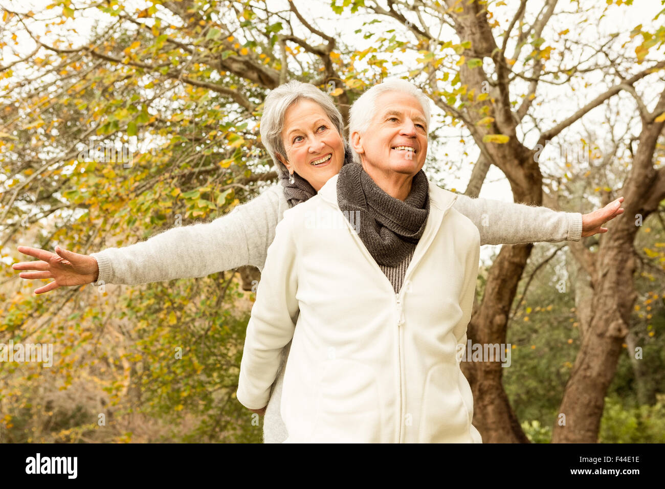 Senior couple in the park Stock Photo - Alamy