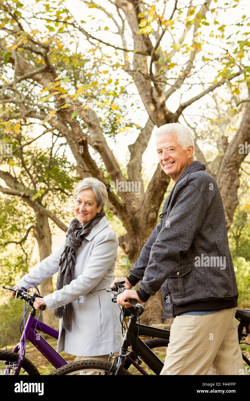 Senior couple in the park Stock Photo - Alamy
