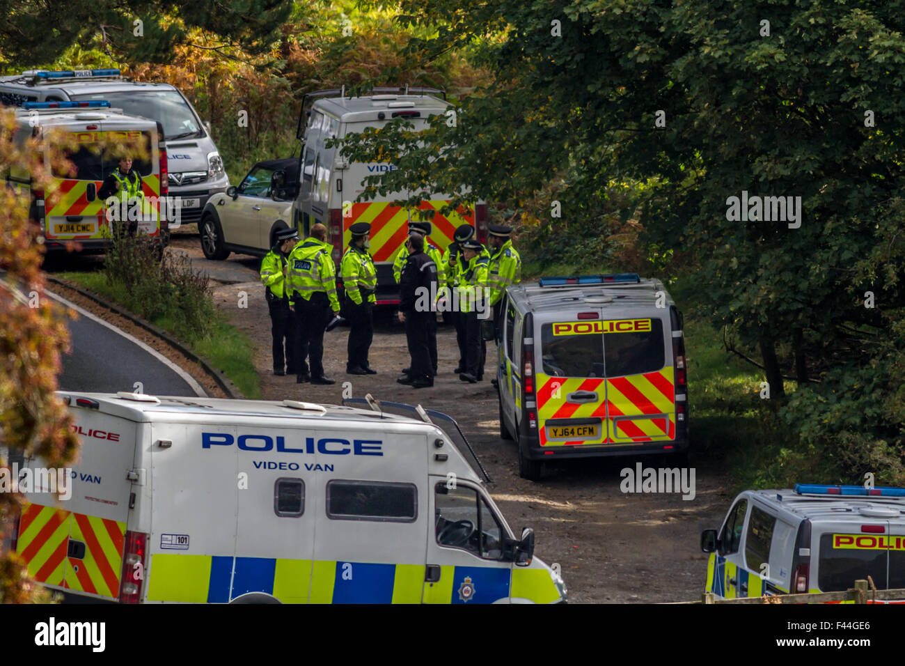 Police being briefed about an incident at Burley Woodhead, UK Stock Photo