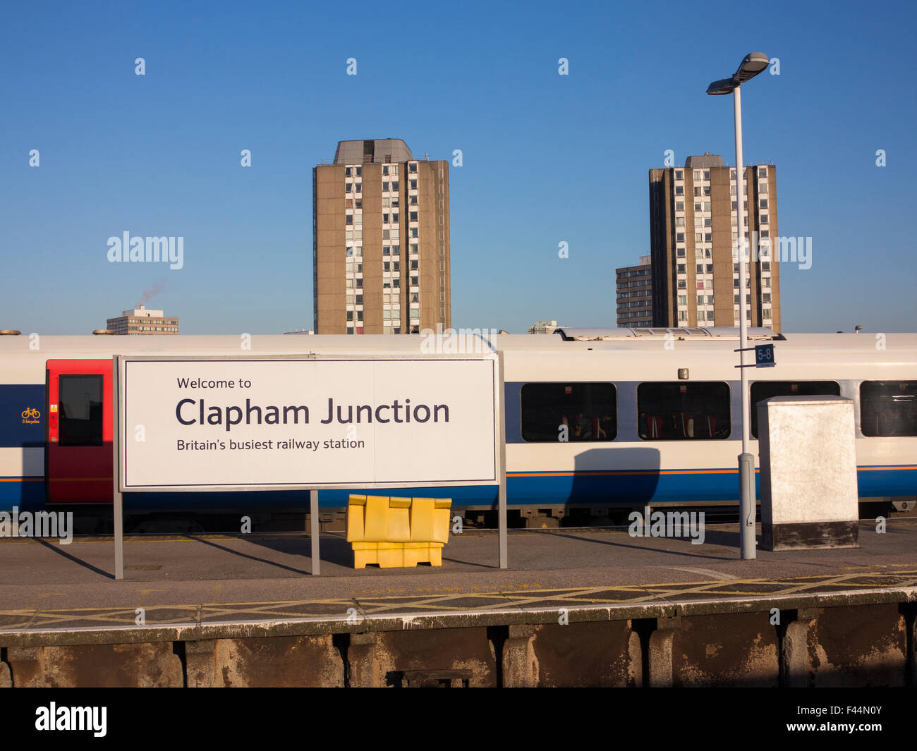 Clapham junction train station sign hires stock photography and images