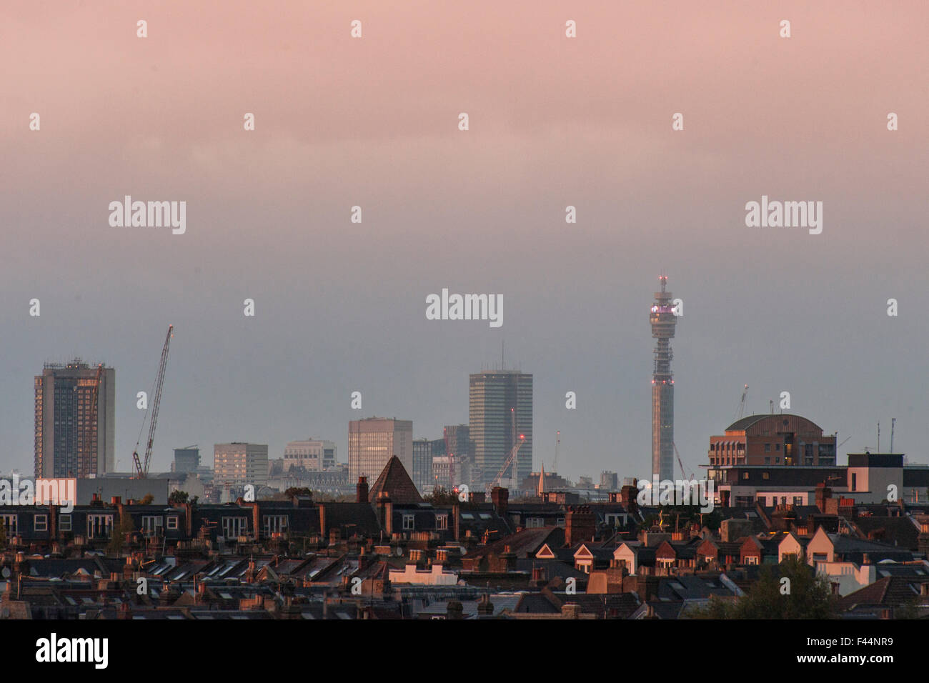 London skyline night hi-res stock photography and images - Alamy