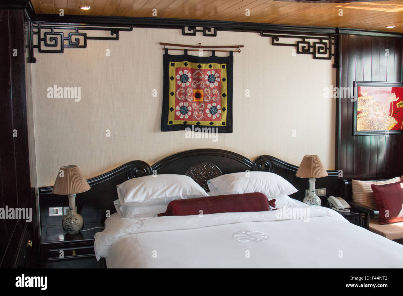 luxury cabins on Dragon Legend One cruise ship in Halong Bay vietnam ...