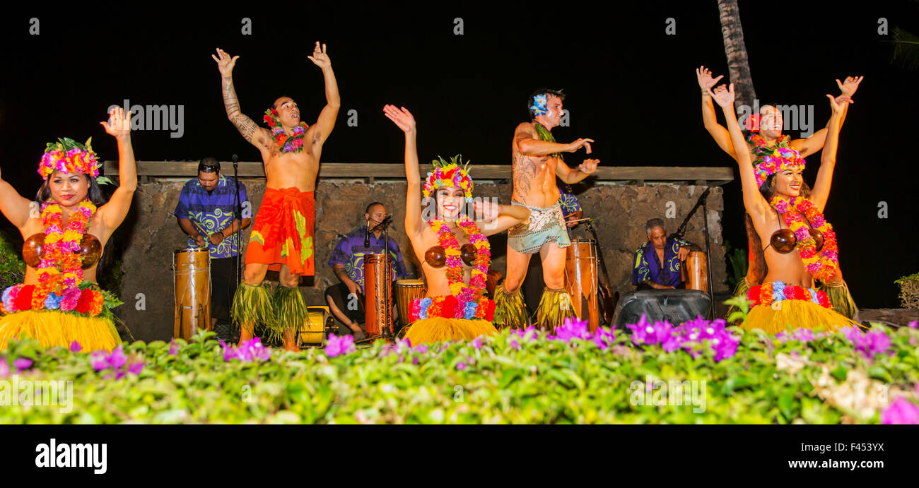 Native Hawaiians performing traditional dance at Lua, Big Island, Hawai'i, USA Stock Photo