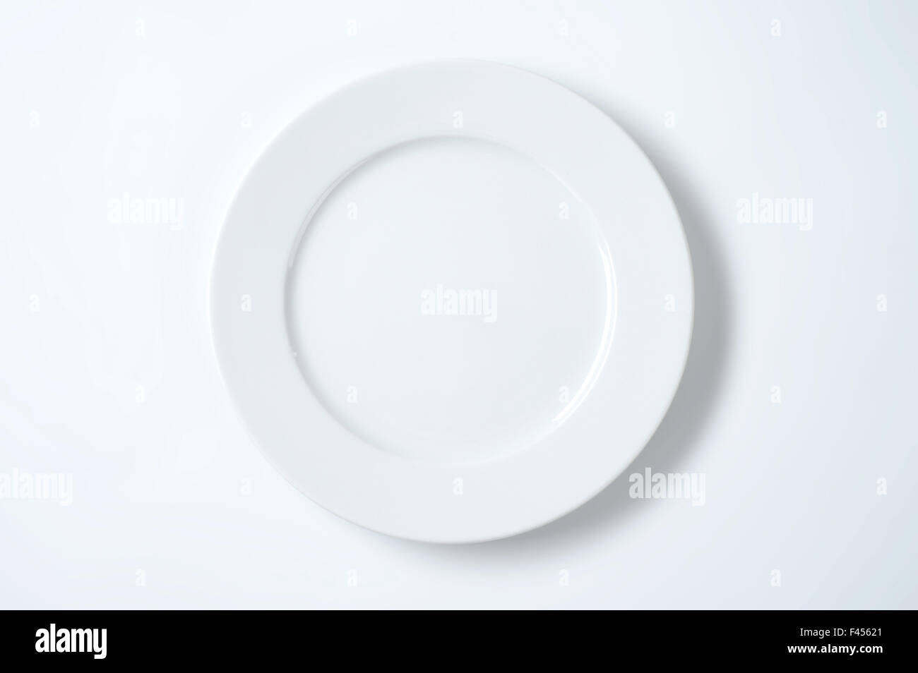 empty white plate on white background Stock Photo - Alamy