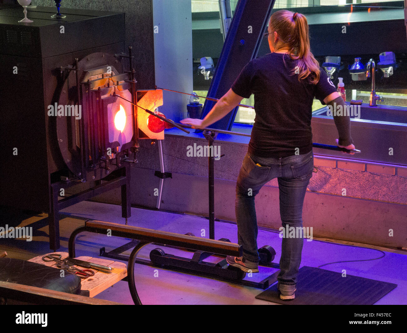 Glass blowing furnace hires stock photography and images Alamy