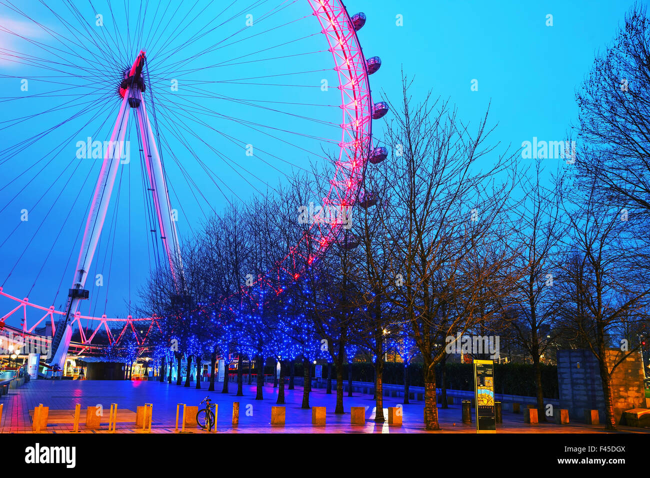 The London Eye Ferris wheel in the evening Stock Photo