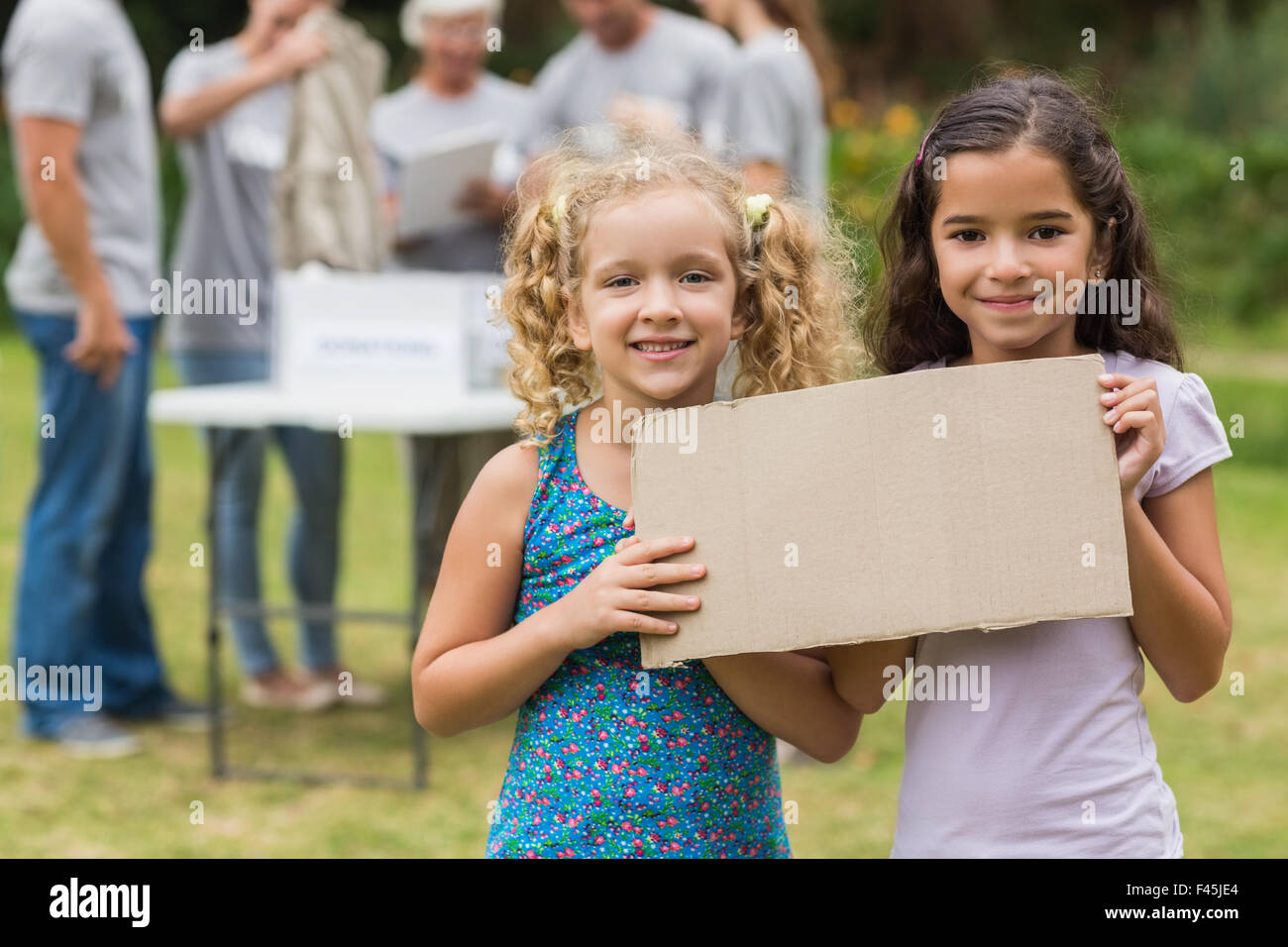 Child holding blank sign outdoors hi-res stock photography and images ...