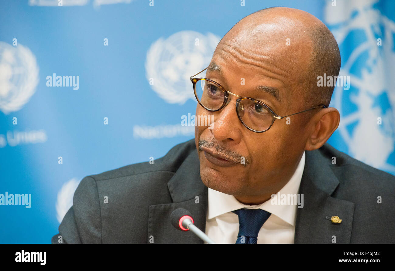 New York, United States. 14th Oct, 2015. Ibrahim Assane Mayaki speaks to a reporter. The Office for the Special Adviser on Africa (OSAA) held a press conference at the United Nations on the occasion of Africa Week 2015 (October 12-16) to discuss ongoing initiatives integral to 'Agenda 2063,' a fifty-year plan for radical economic and social development in the African nations. Credit:  Albin Lohr-Jones/Pacific Press/Alamy Live News Stock Photo