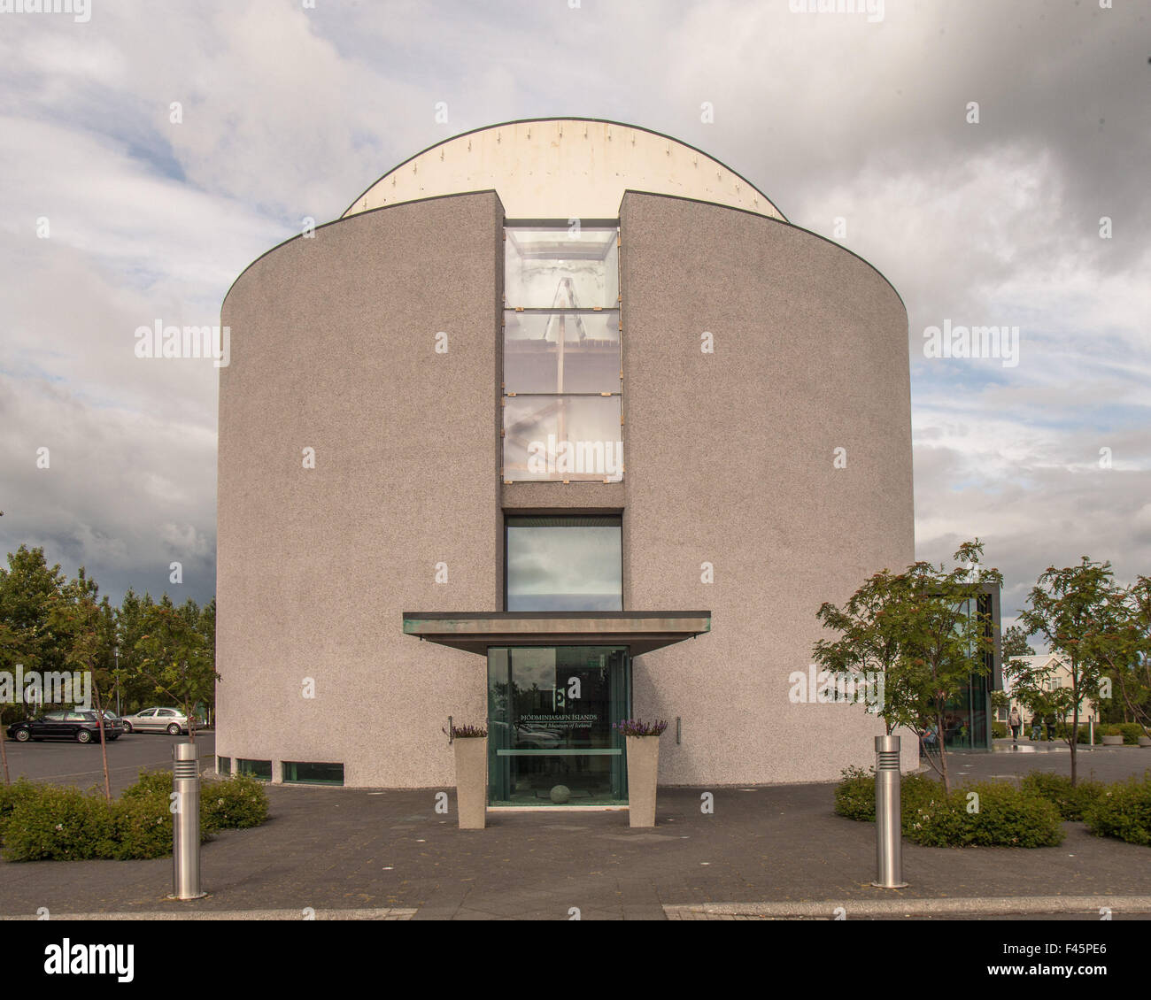 reykjavik-iceland-29th-july-2015-the-exterior-and-entrance-of-the