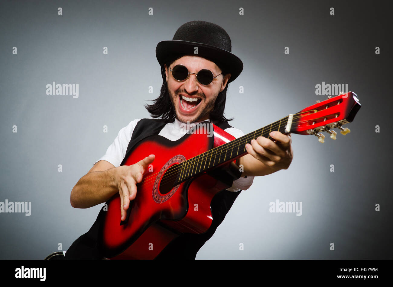 Man wearing sunglasses and playing guitar Stock Photo - Alamy