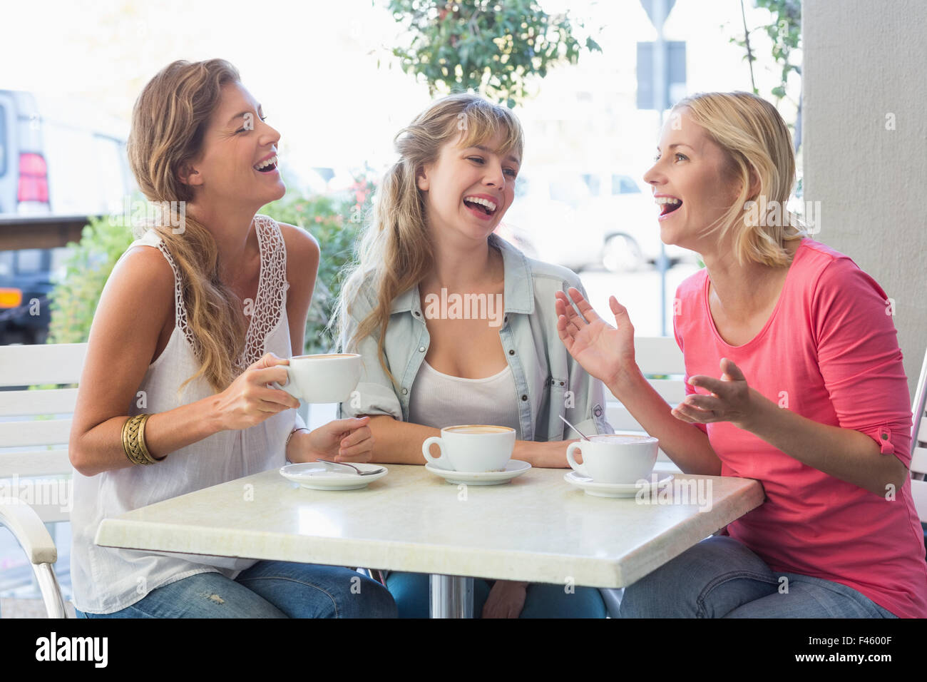 Women laughing hi-res stock photography and images - Alamy