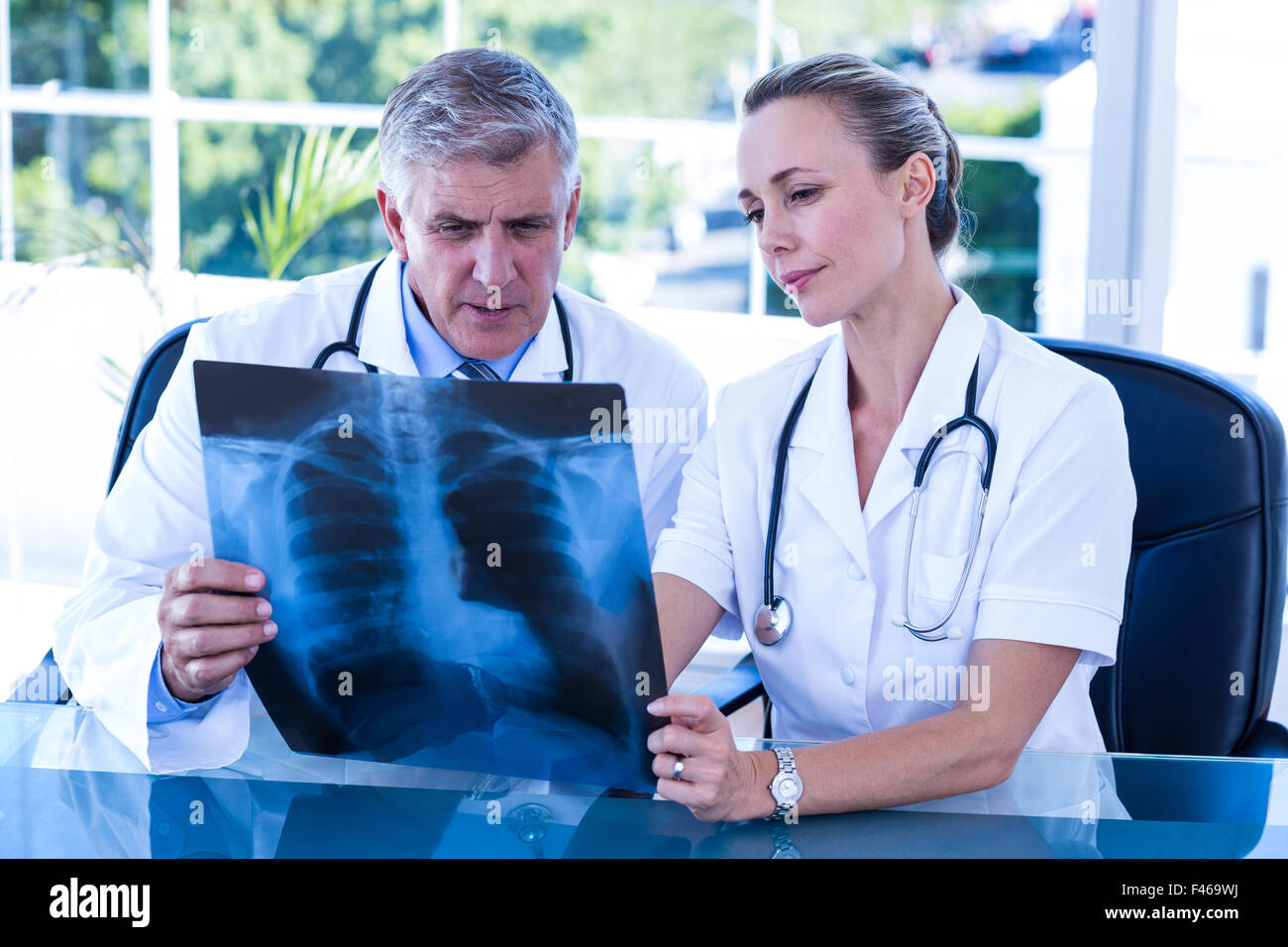 Medical colleagues holding xray hi-res stock photography and images - Alamy