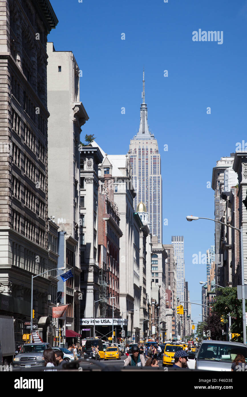 Street scene in New York City. Empire State Building in the back Stock ...