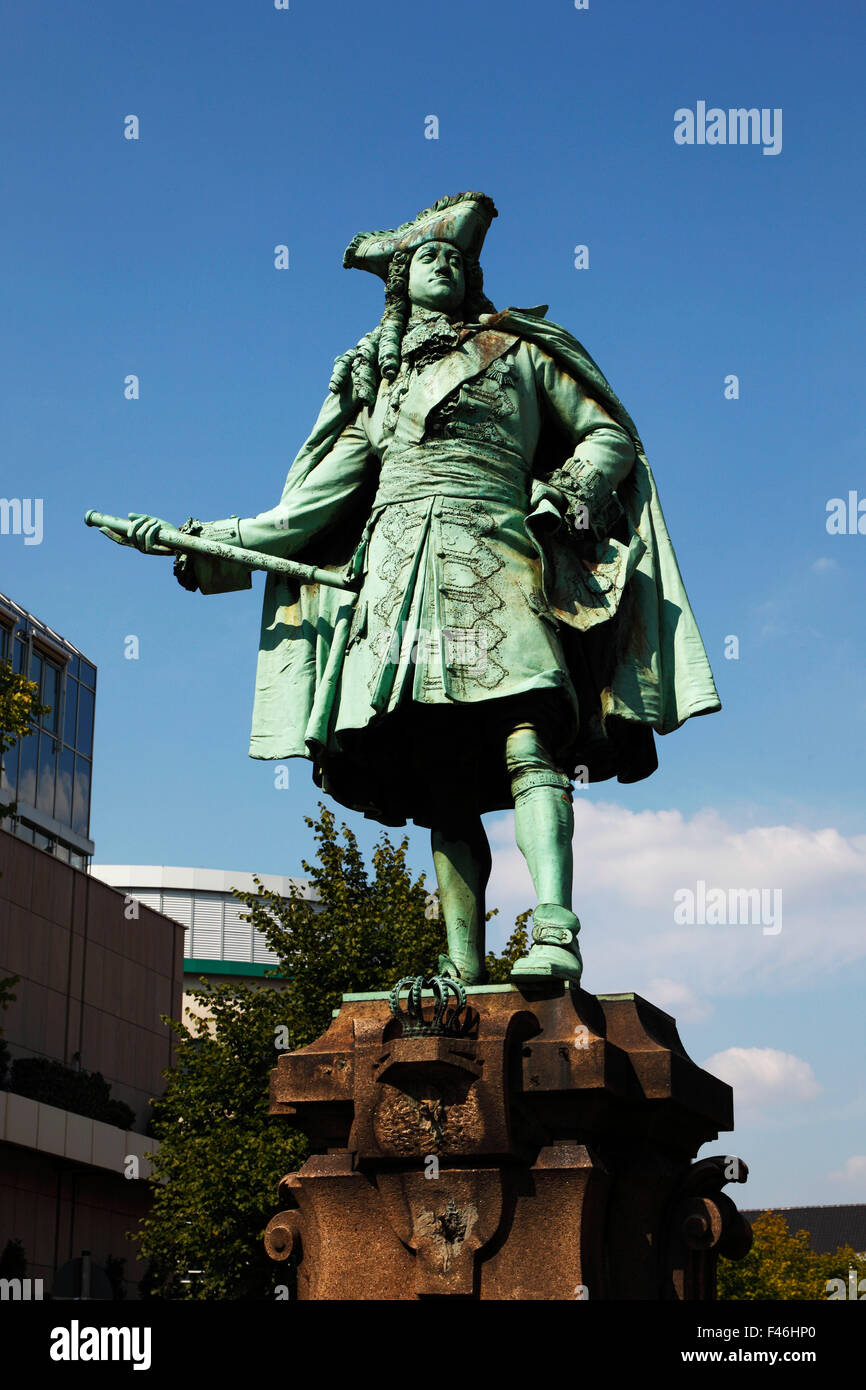 Denkmal Koenig Friedrich I. von Preussen von Heinrich Baucke auf dem Neumarkt von Moers, Niederrhein, Nordrhein-Westfalen Stock Photo