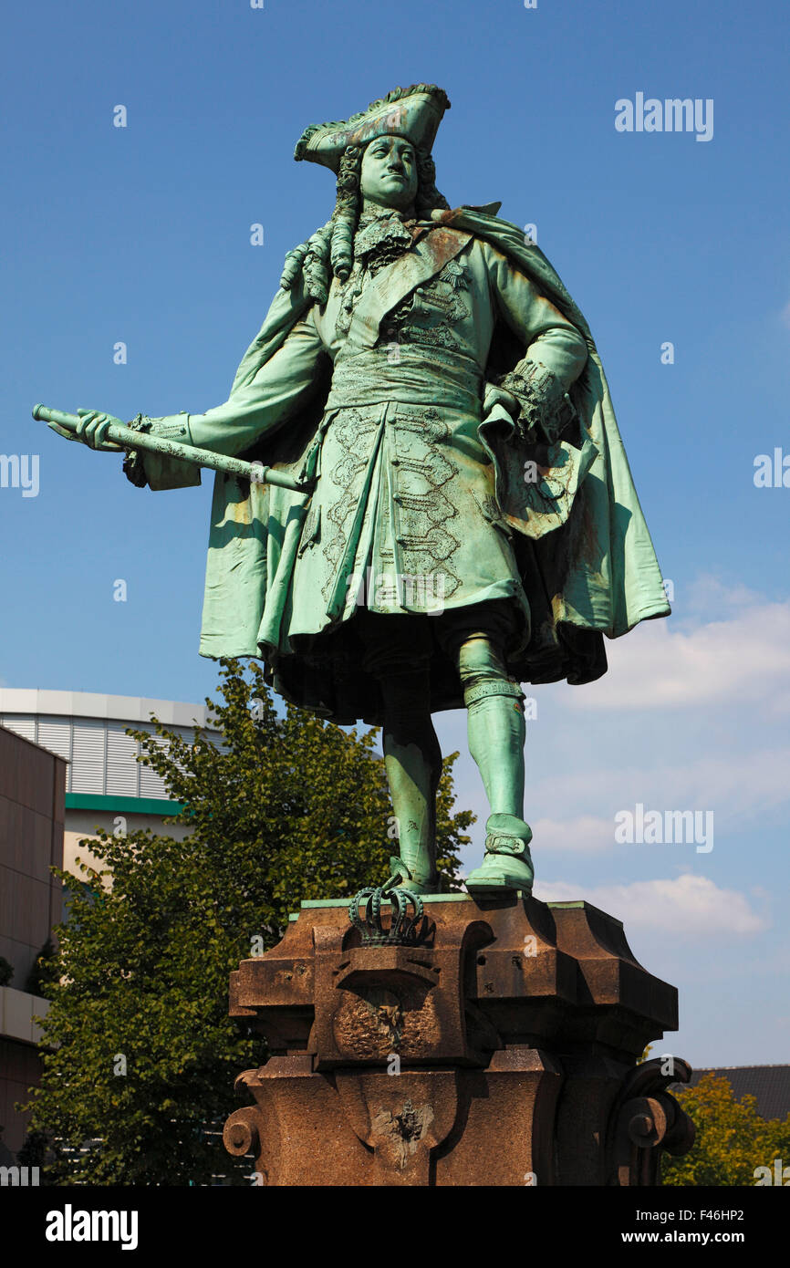 Denkmal Koenig Friedrich I. von Preussen von Heinrich Baucke auf dem Neumarkt von Moers, Niederrhein, Nordrhein-Westfalen Stock Photo