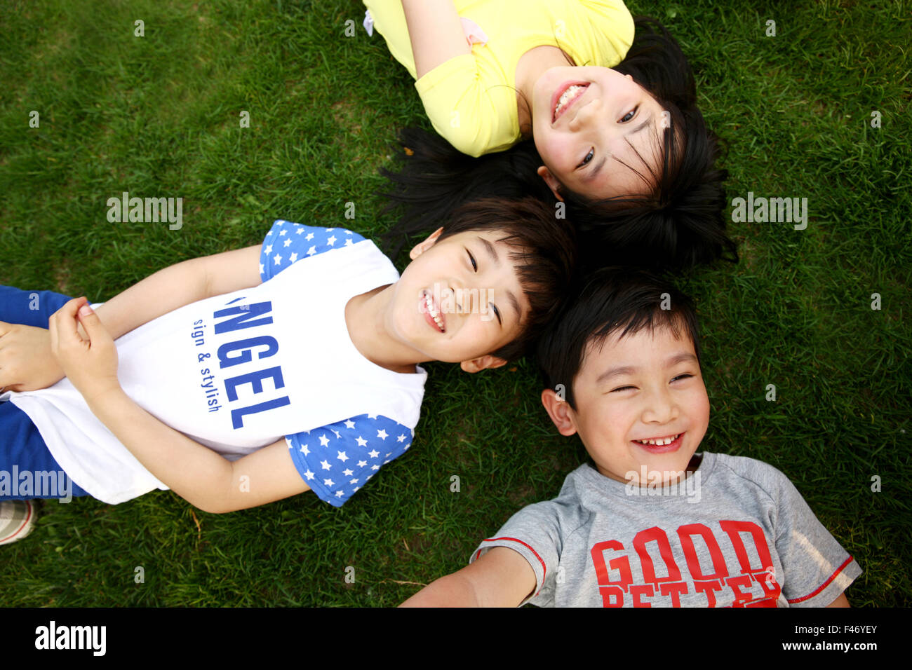 Children lying grass hi-res stock photography and images - Alamy